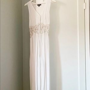 White Maxi Dress: Kendall & Kylie